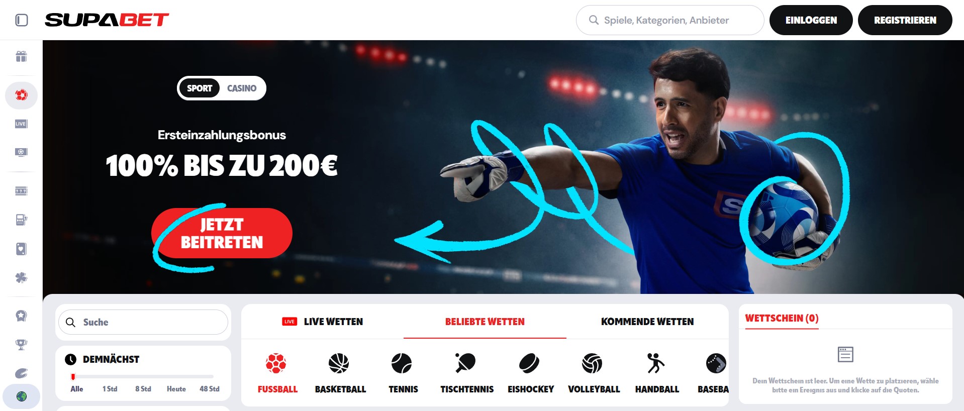 Die Webseite von Supabet zeigt ein Werbebanner für einen Einzahlungsbonus von 100 % bis zu 200 €. Ein Fußballspieler in blauer Kleidung hält einen Fußball in der Hand. Ein roter Button mit der Aufschrift „Jetzt Beitreten“ ist hervorgehoben. Die Navigation bietet Optionen für Sportwetten und Casinospiele. Unten sind verschiedene Sportarten wie Fußball, Basketball, Tennis, Tischtennis, Eishockey, Volleyball, Handball und Baseball aufgeführt. Links gibt es eine Seitenleiste mit verschiedenen Icons für weitere Funktionen.